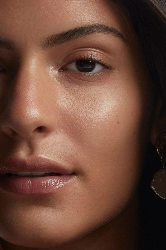 Glowing dewy skin without greasiness using ROSIERA water-based serum